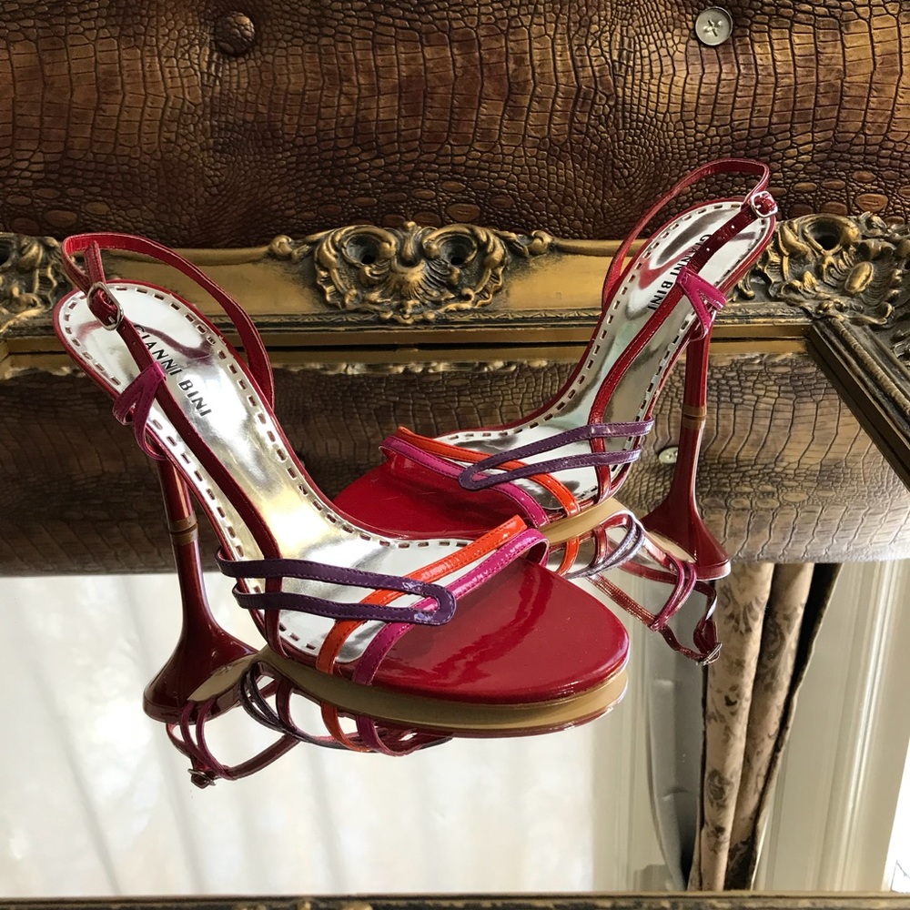 NWOT Gianni Bini Strapless Heels-10